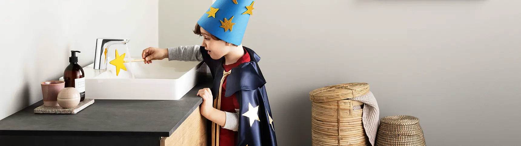 Touchless washbasin faucet - Oras Pro-shop